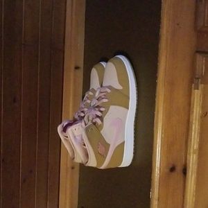 Air Jordan 1 Mid WB GG